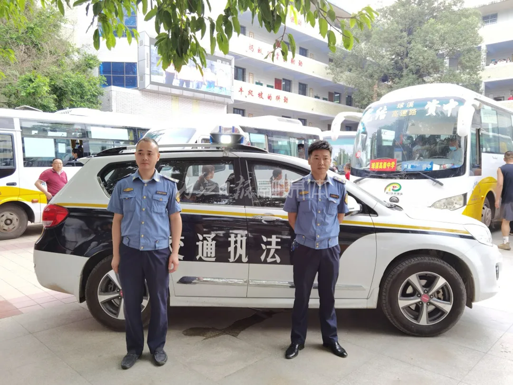 交警,运政部门执法人员全程护送